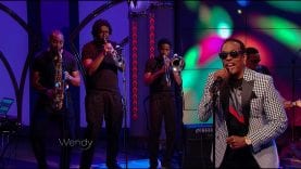 Charlie Wilson Performs “Outstanding”