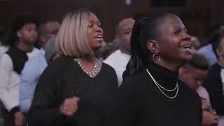 Kierra-Sheard-ministering-in-song-at-New-Life-Covenant-Church-attachment